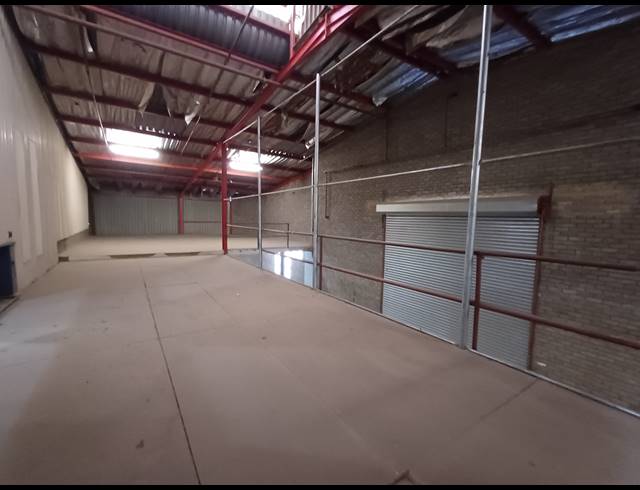 4,583M² SHOWROOM TO LET IN KYA SANDS